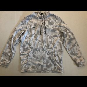Camouflage Under armour hoodie